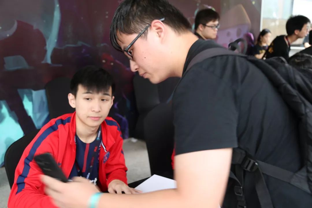 兑现内线的 兑现内线的